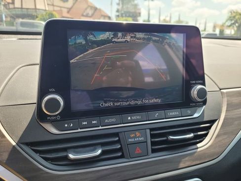Used 2025 Nissan Altima 2.5 SV FWD image 18