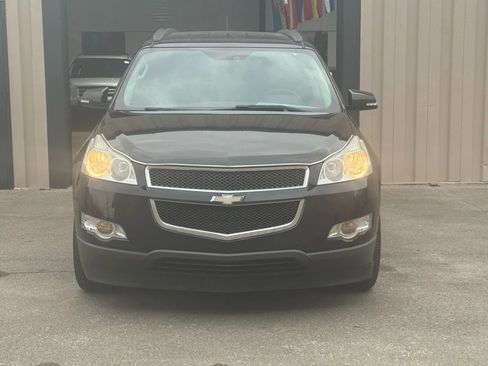 Used 2011 Chevrolet Traverse LT image 2