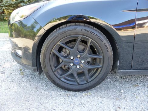 Used 2016 Ford Focus SE w/ Equipment Group 201A FWD image 15