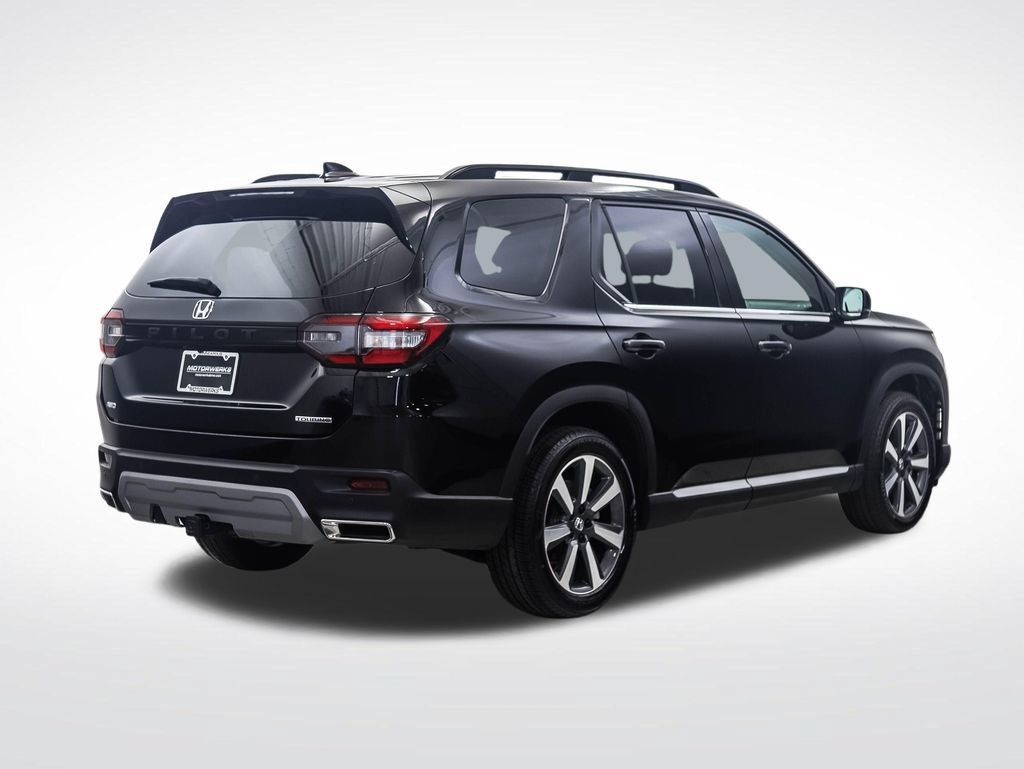 Used 2023 Honda Pilot Touring image 5