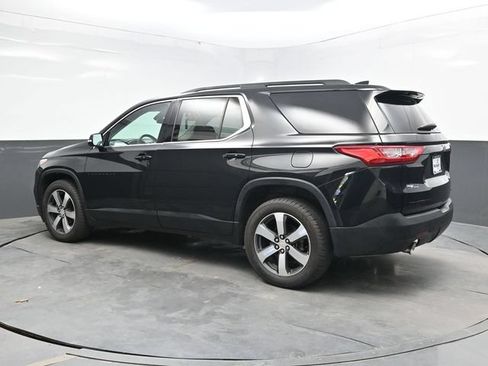 Used 2019 Chevrolet Traverse LT w/ LT Premium Package AWD/4WD image 4