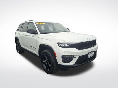 Used 2025 Jeep Grand Cherokee Limited w/ Black Appearance Package