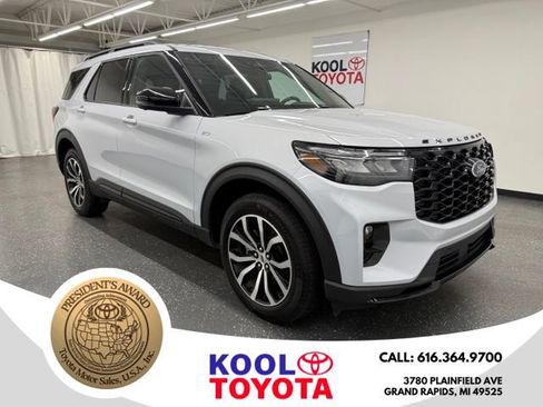 Used 2026 Ford Explorer ST-Line AWD/4WD image 1