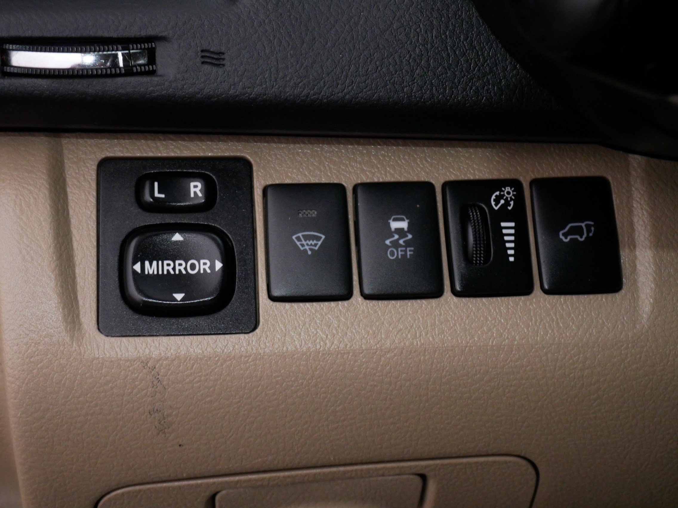 Used 2012 Toyota Highlander Limited w/ Tow Pkg AWD/4WD image 28