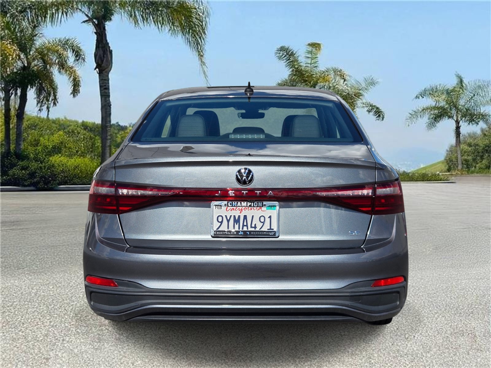 Used 2025 Volkswagen Jetta SE FWD image 5