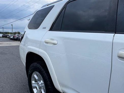 Used 2014 Toyota 4Runner SR5 AWD/4WD image 22
