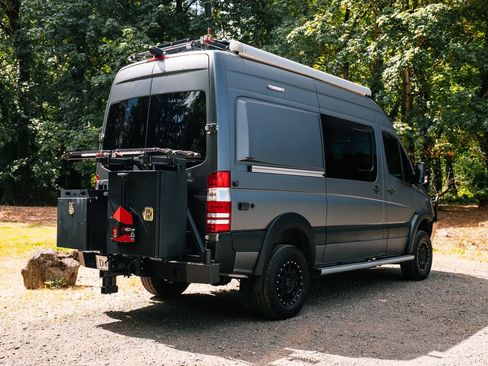 Used 2018 Mercedes-Benz Sprinter 2500 image 6