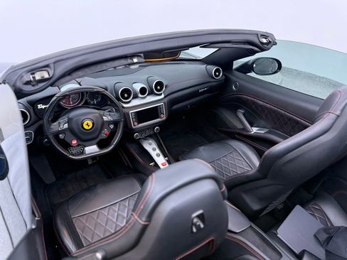 Used 2017 Ferrari California T RWD image 60