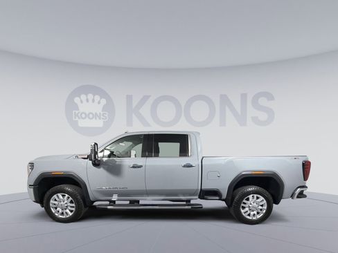 Used 2024 GMC Sierra 2500 SLT w/ SLT Premium Package image 2