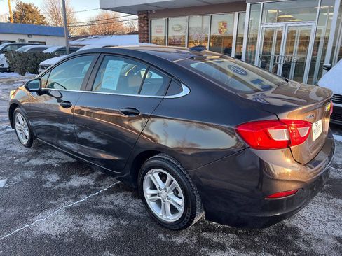 Used 2017 Chevrolet Cruze LT image 10