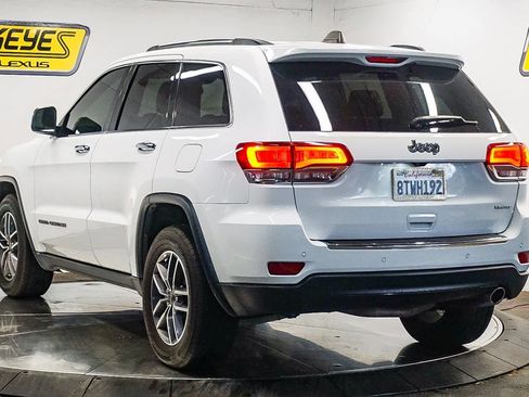 Used 2020 Jeep Grand Cherokee Limited w/ Luxury Group II image 2