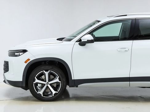 New 2026 Volkswagen Tiguan SE image 42