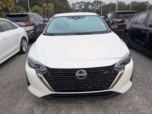 Used 2025 Nissan Sentra SR FWD image 2