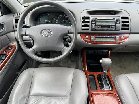 Used 2004 Toyota Camry XLE FWD image 32