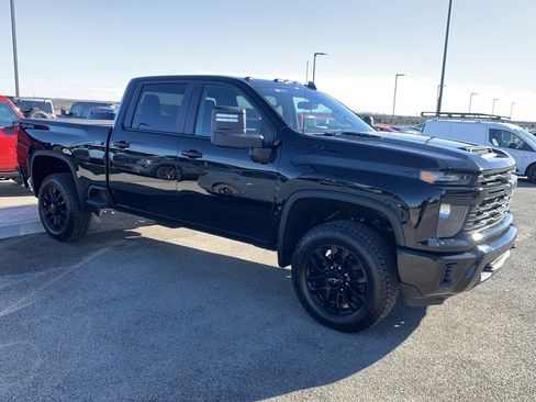 Used 2025 Chevrolet Silverado 2500 Custom w/ Custom Value Package image 1