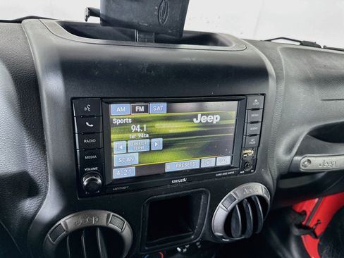 Used 2017 Jeep Wrangler Unlimited Sport w/ Connectivity Group AWD/4WD image 18