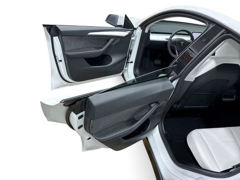 Certified 2023 Tesla Model Y Long Range AWD/4WD image 10