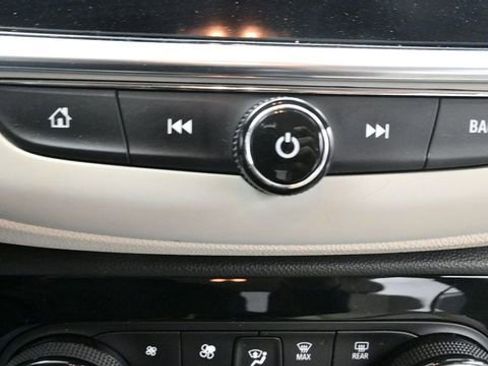 Used 2020 Buick Encore GX Essence AWD/4WD image 25