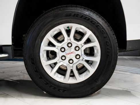 Used 2017 GMC Yukon SLT image 8