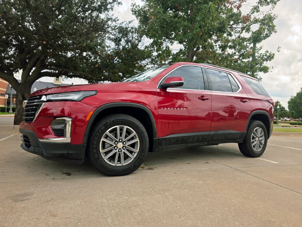 Used 2023 Chevrolet Traverse LT FWD image 5