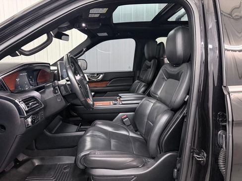Used 2019 Lincoln Navigator Reserve AWD/4WD image 10