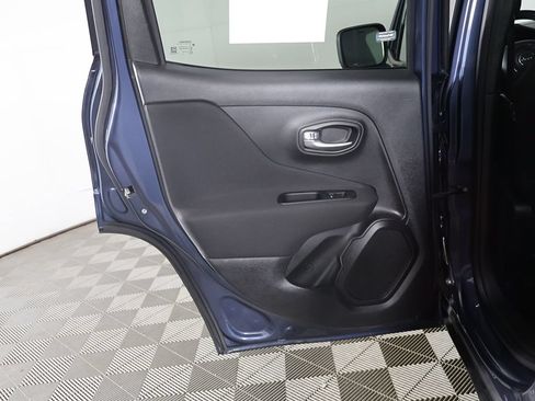 Used 2020 Jeep Renegade Latitude AWD/4WD image 19