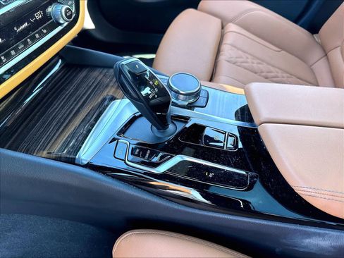 Used 2023 BMW 540i w/ Convenience Package RWD image 18