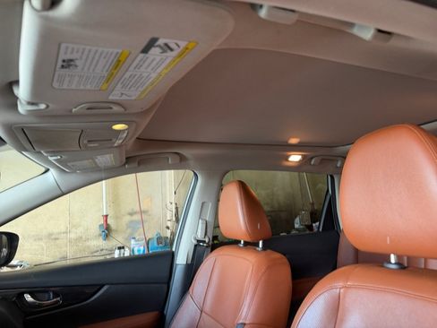 Used 2019 Nissan Rogue SL w/ Premium Package AWD/4WD image 25