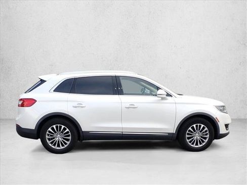 Used 2017 Lincoln MKX Select w/ Select Plus Package AWD/4WD image 4