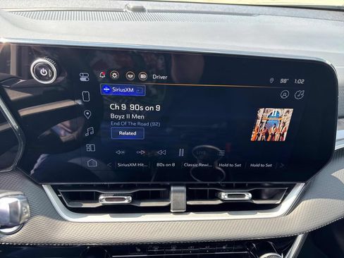 Used 2025 Chevrolet Equinox LT AWD/4WD image 11