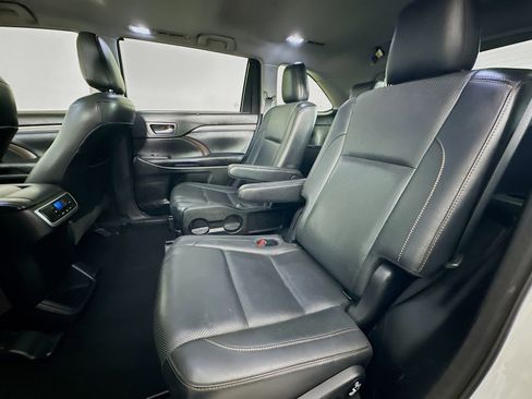 Used 2017 Toyota Highlander Limited image 25