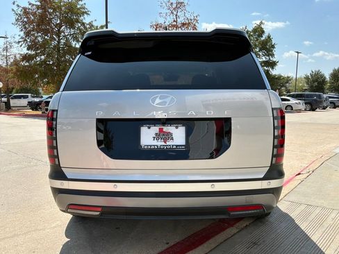 Used 2026 Hyundai Palisade SEL FWD image 7