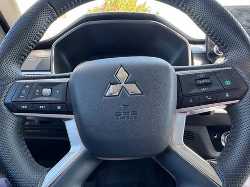 Used 2024 Mitsubishi Outlander SE image 17