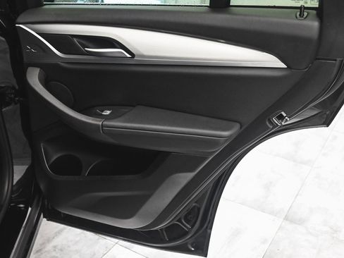 Used 2025 BMW X4 xDrive30i image 12