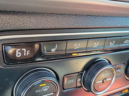 Used 2020 Volkswagen Atlas Cross Sport SE w/ Panoramic Sunroof Package image 34