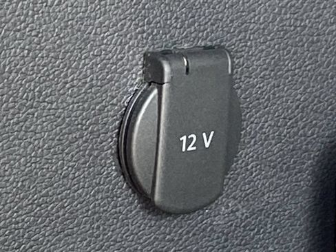 Used 2024 Volkswagen Atlas Cross Sport SE w/ Panoramic Sunroof Package FWD image 8
