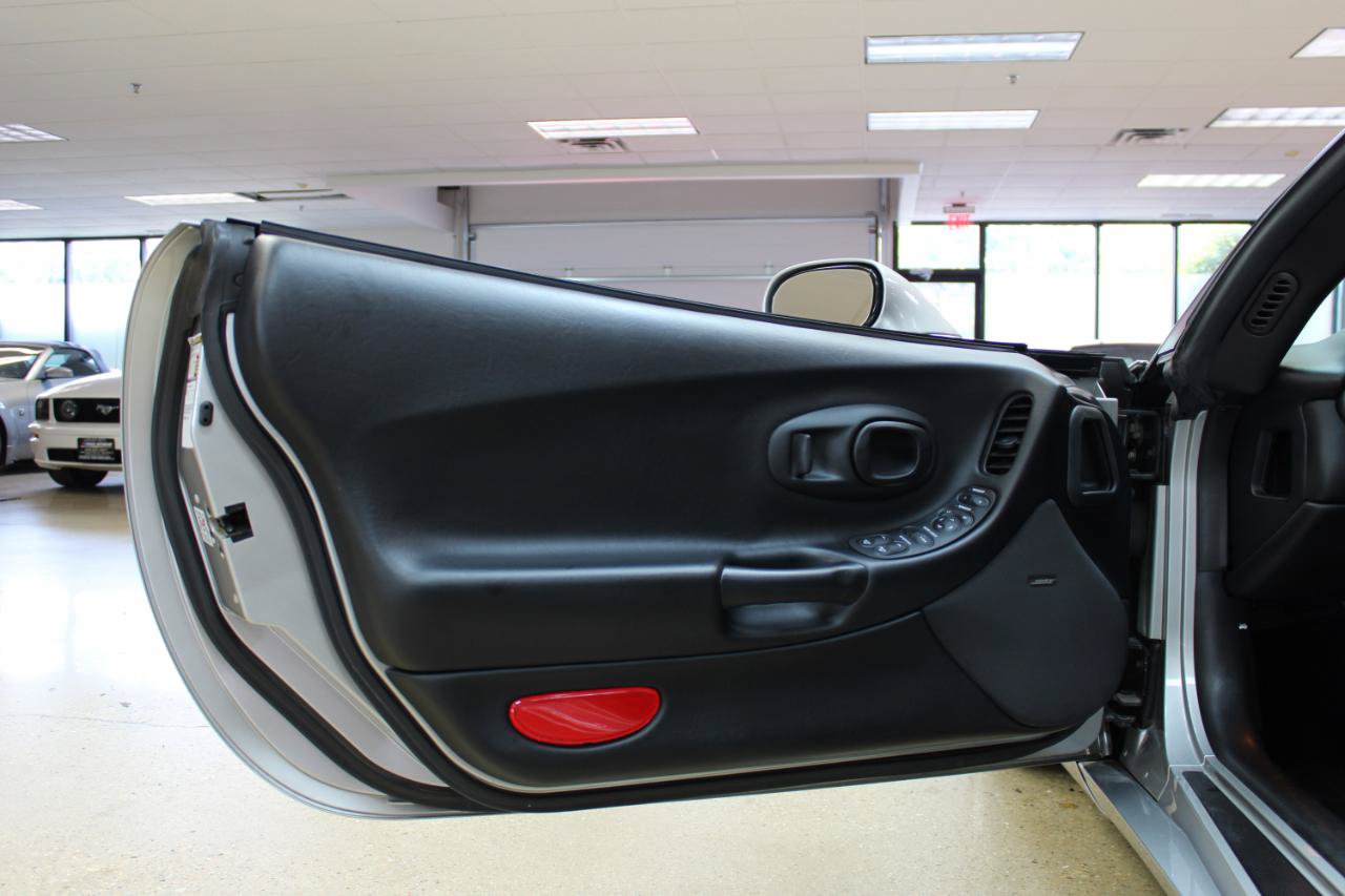 Used 2004 Chevrolet Corvette Convertible w/ Preferred Equipment Group RWD image 39
