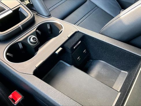 Used 2022 Porsche Cayenne Platinum Edition image 33