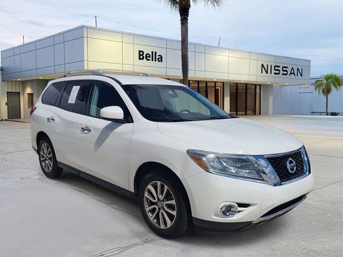 Used 2016 Nissan Pathfinder SV image 4