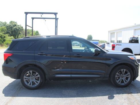 Used 2023 Ford Explorer XLT w/ Equipment Group 202A AWD/4WD image 7