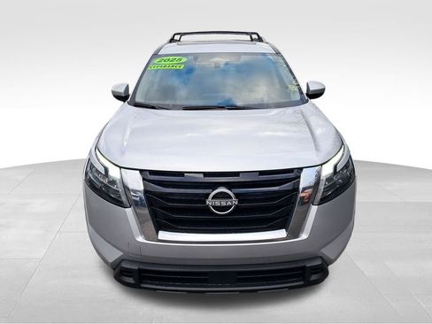 New 2025 Nissan Pathfinder SV w/ SV Premium Package image 9
