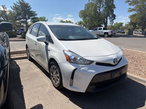 Used 2017 Toyota Prius V Three FWD image 3