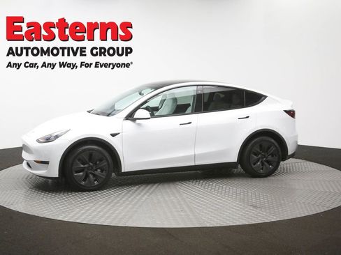 Used 2022 Tesla Model Y Long Range AWD/4WD image 54