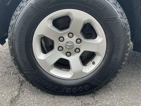 Used 2019 RAM 1500 Big Horn AWD/4WD image 16