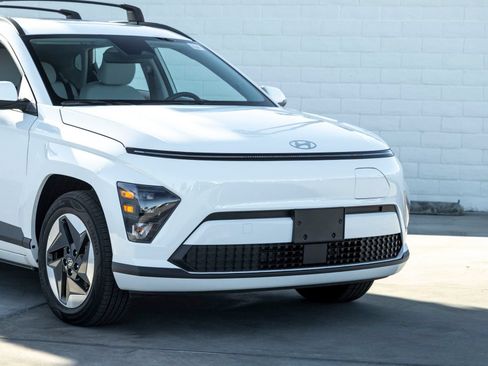 New 2025 Hyundai Kona SEL FWD image 3