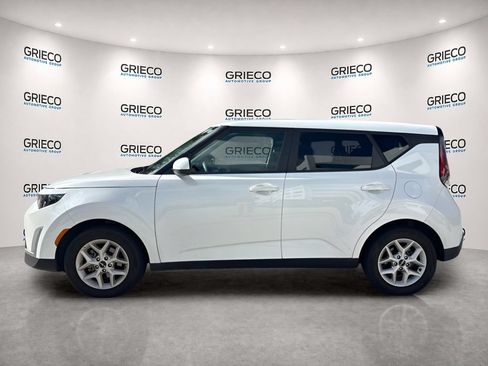 Used 2025 Kia Soul LX w/ LX Technology Package FWD image 4