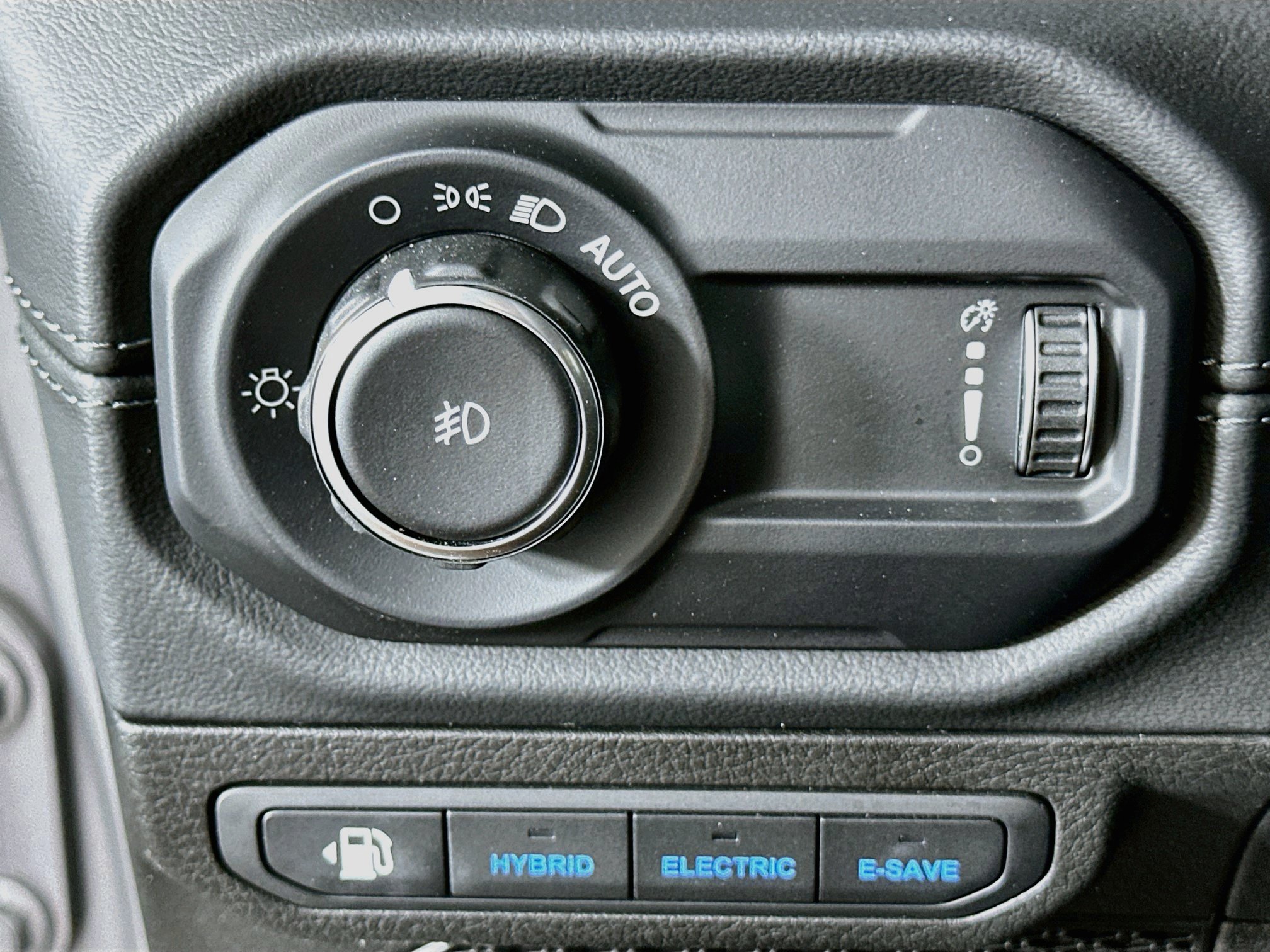 Used 2024 Jeep Wrangler Unlimited Sahara w/ Safety Group AWD/4WD image 17