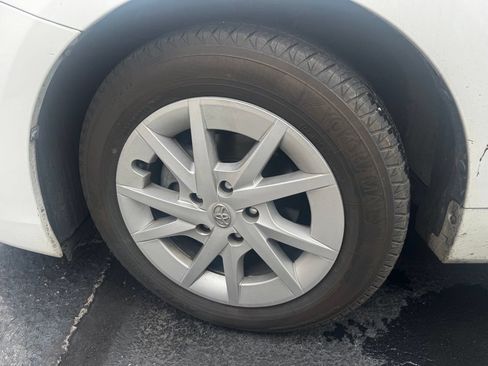 Used 2012 Toyota Prius V Three w/ Preferred Accessory Pkg FWD image 7
