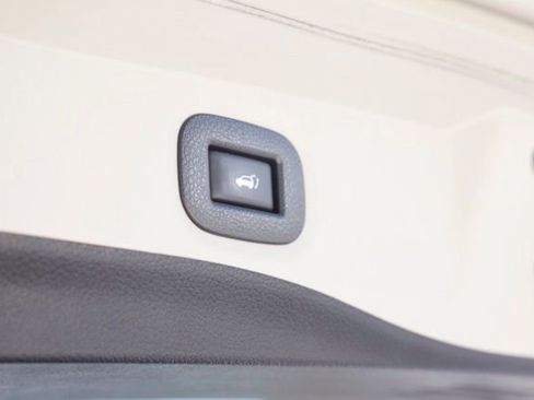 Used 2019 Nissan Rogue SV AWD/4WD image 6