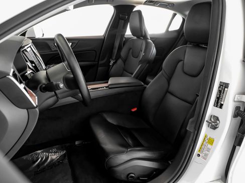 Used 2020 Volvo S60 T5 Momentum image 28